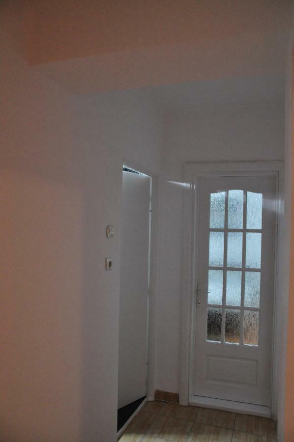 Mario Apartments Resita Eksteriør bilde