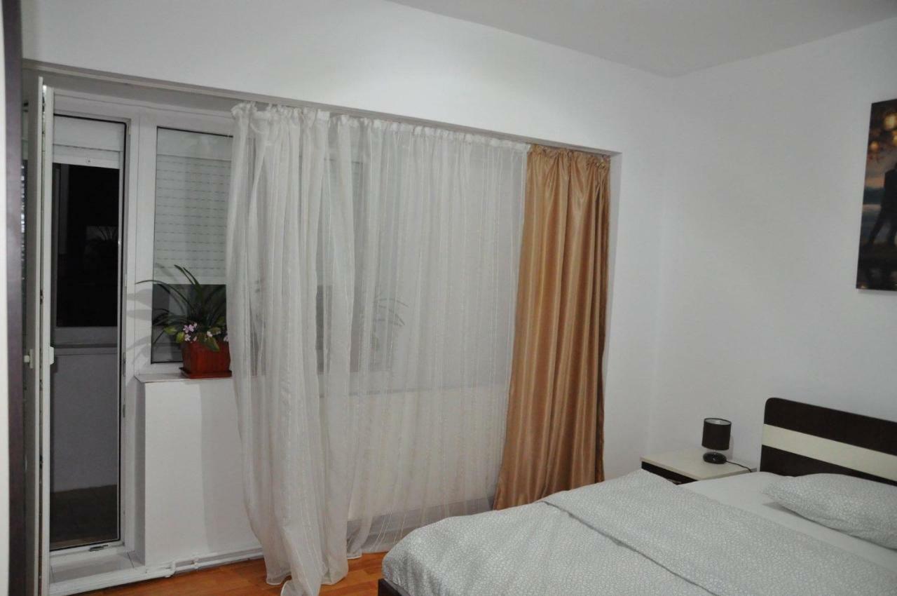 Mario Apartments Resita Eksteriør bilde