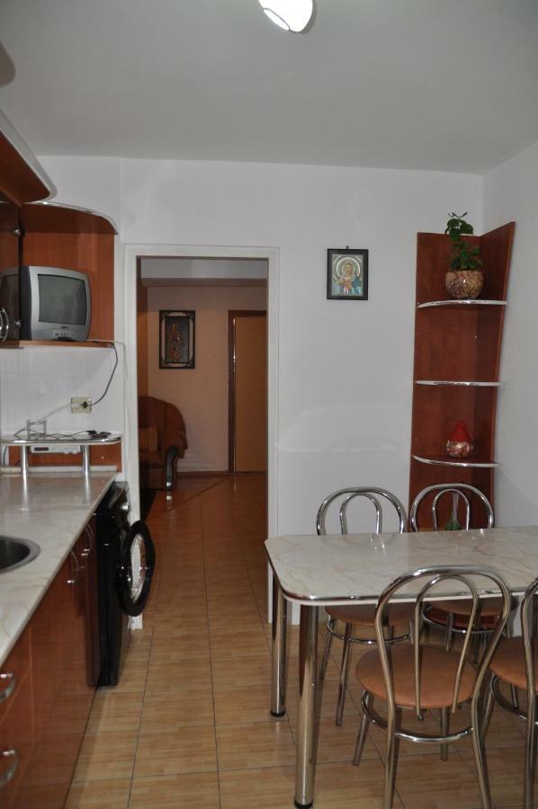 Mario Apartments Resita Eksteriør bilde